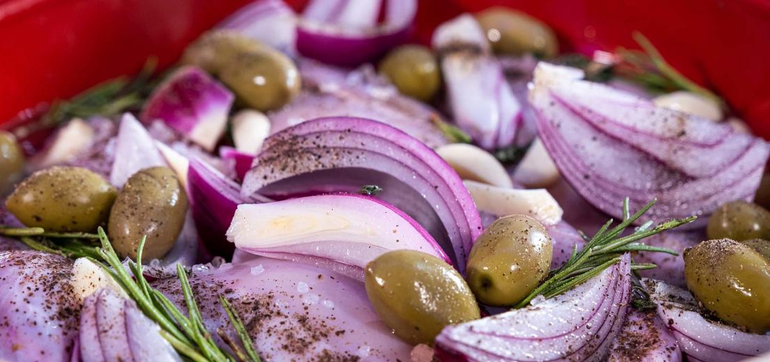 Oven baked rabbit legmeat with rosemary