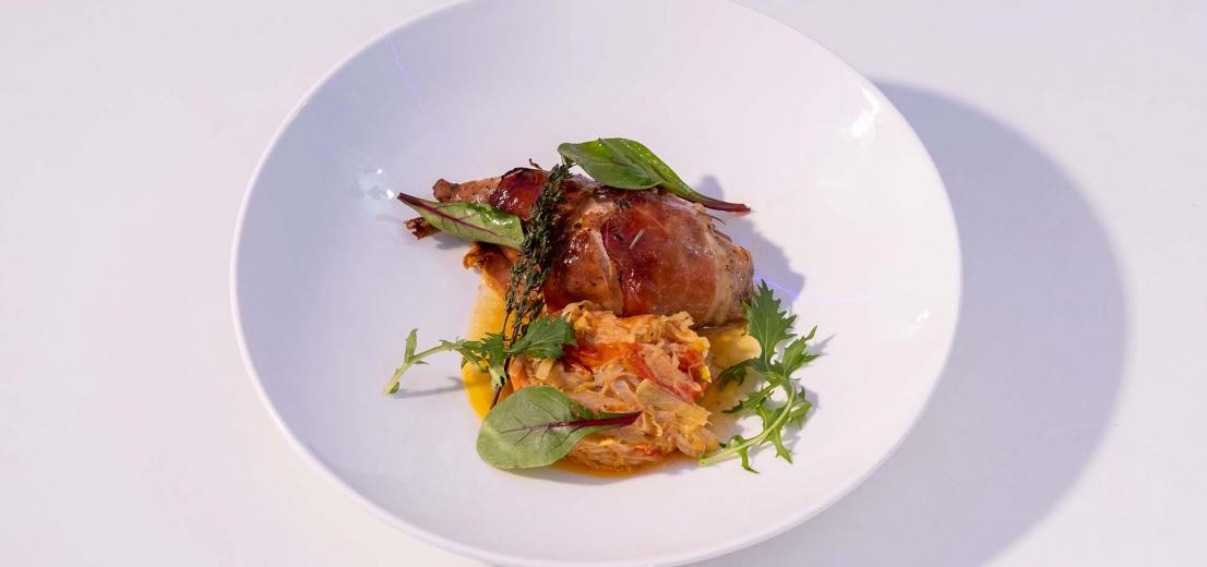 Rabbit legmeat with braised cabbage