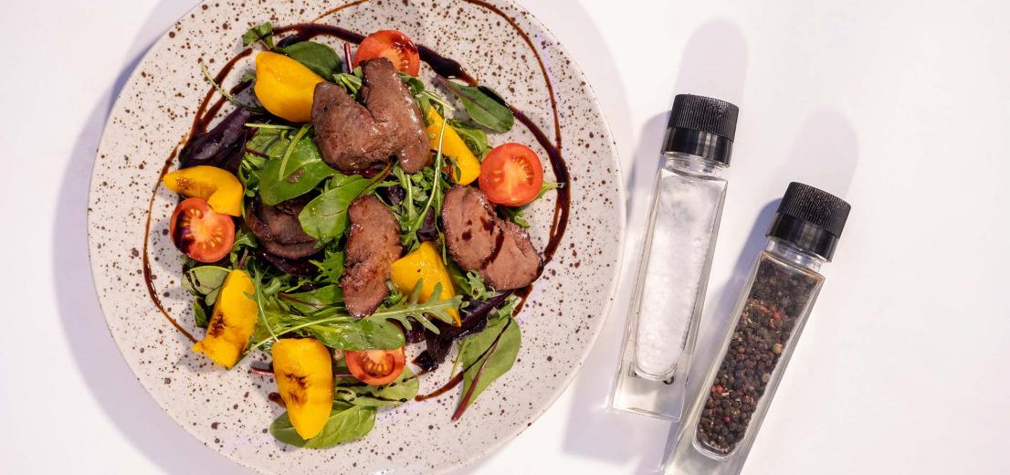 Salad with rabbit liver