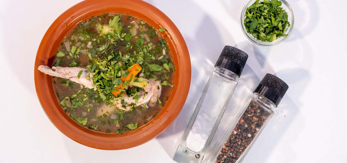 Rabbit meat soup with broccoli